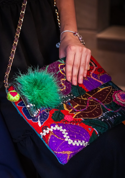 El Funky Clutch - Negro con pompon verde