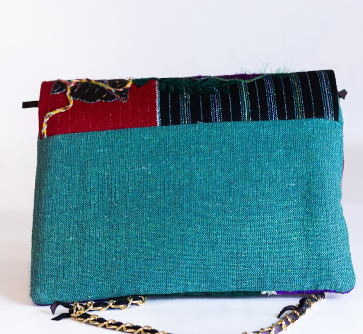 El Funky Clutch - Negro con pompon verde