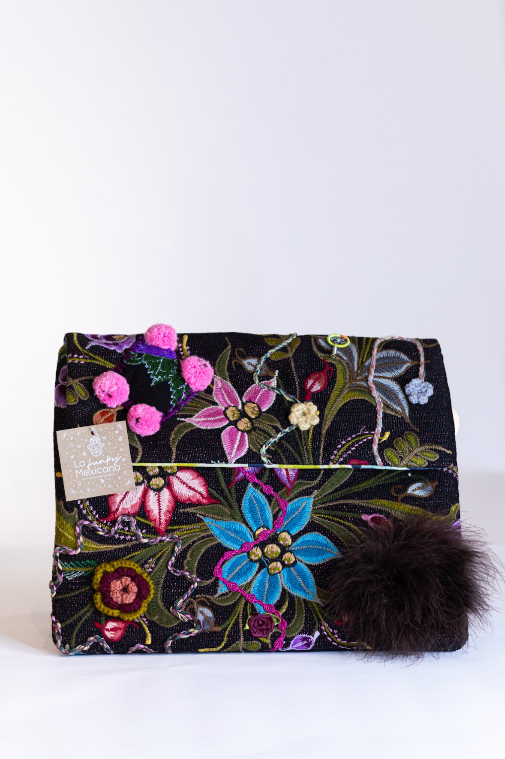 El Funky Clutch - vino y pompon cafe