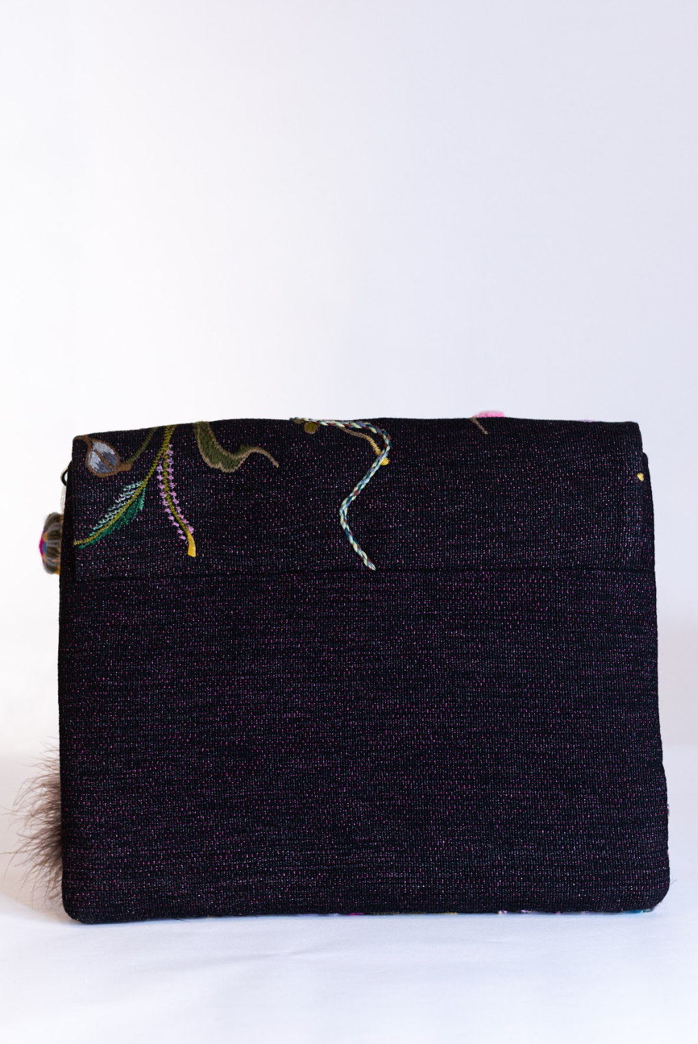 El Funky Clutch - vino y pompon cafe