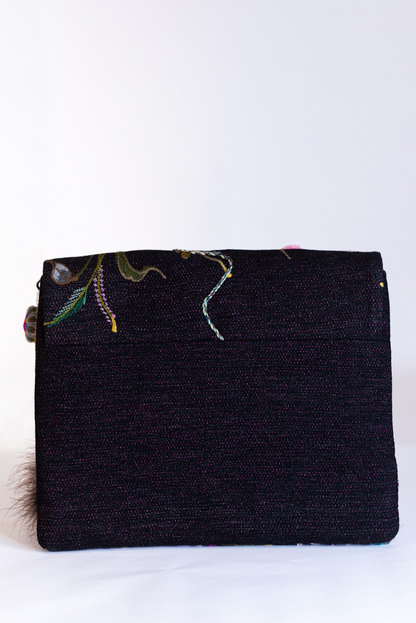 El Funky Clutch - vino y pompon cafe